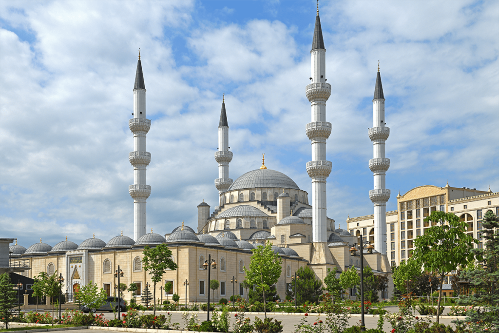 Централна джамия на имам Сакарски, намираща се в Бишкек, Киргизстан